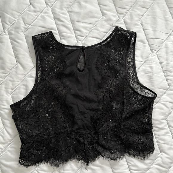 Lace Crop Top - Picture 2 of 4